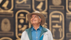 أول رد من زاهي حواس على فيديو «الروج» داخل المتحف المصري الكبير (خاص)